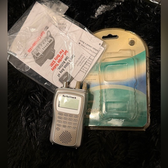 NASCAR Scanner Bundle Uniden BC92XLT RadioShack + 3 Headphones - Picture 4 of 6